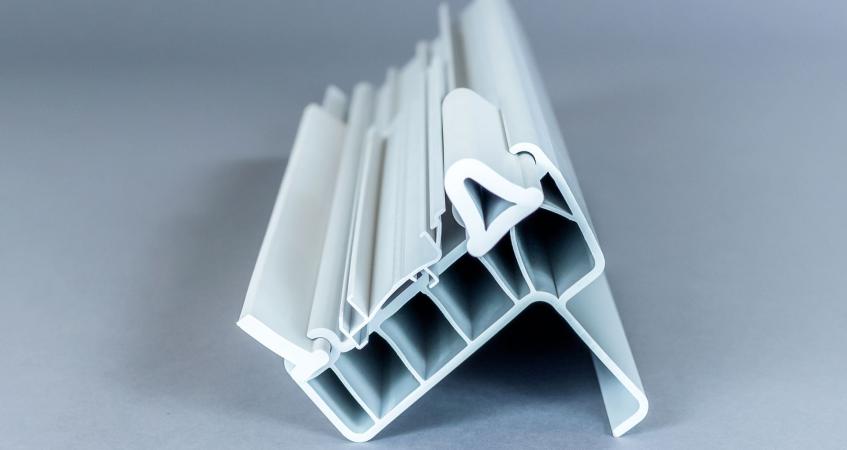 White mono-extrusion plastic profile